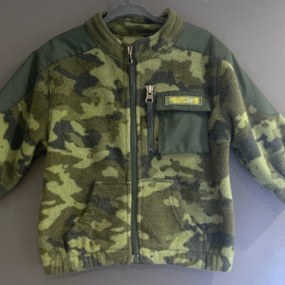 GAP Green Camouflage Fleece Jacket size 12-18 months - Picture 2 of 4